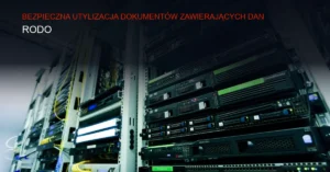 Ciemne tło z serwerami i siecią zabezpieczeń