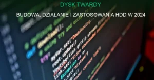 Wnętrze dysku twardego HDD z talerzami magnetycznymi i głowicą odczytująco-zapisującą