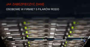 Ciemne tło z serwerownią i migającymi diodami LED symbolizujące cyberbezpieczeństwo