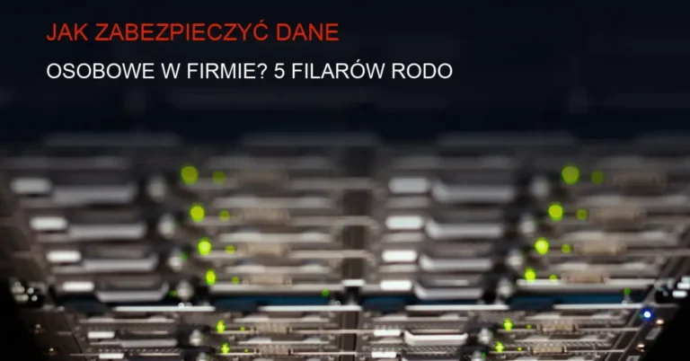 Ciemne tło z serwerownią i migającymi diodami LED symbolizujące cyberbezpieczeństwo