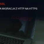 Technologiczne tło z ciemnymi serwerami i symbolami bezpieczeństwa SSL