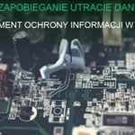 System zabezpieczeń DLP na tle serwerowni z monitorami